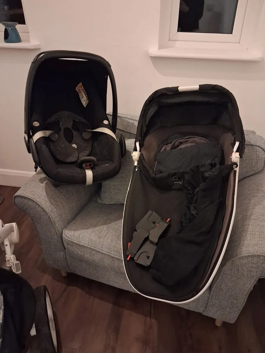Quinny travel system (buggy, car seat & pram) - Image 1