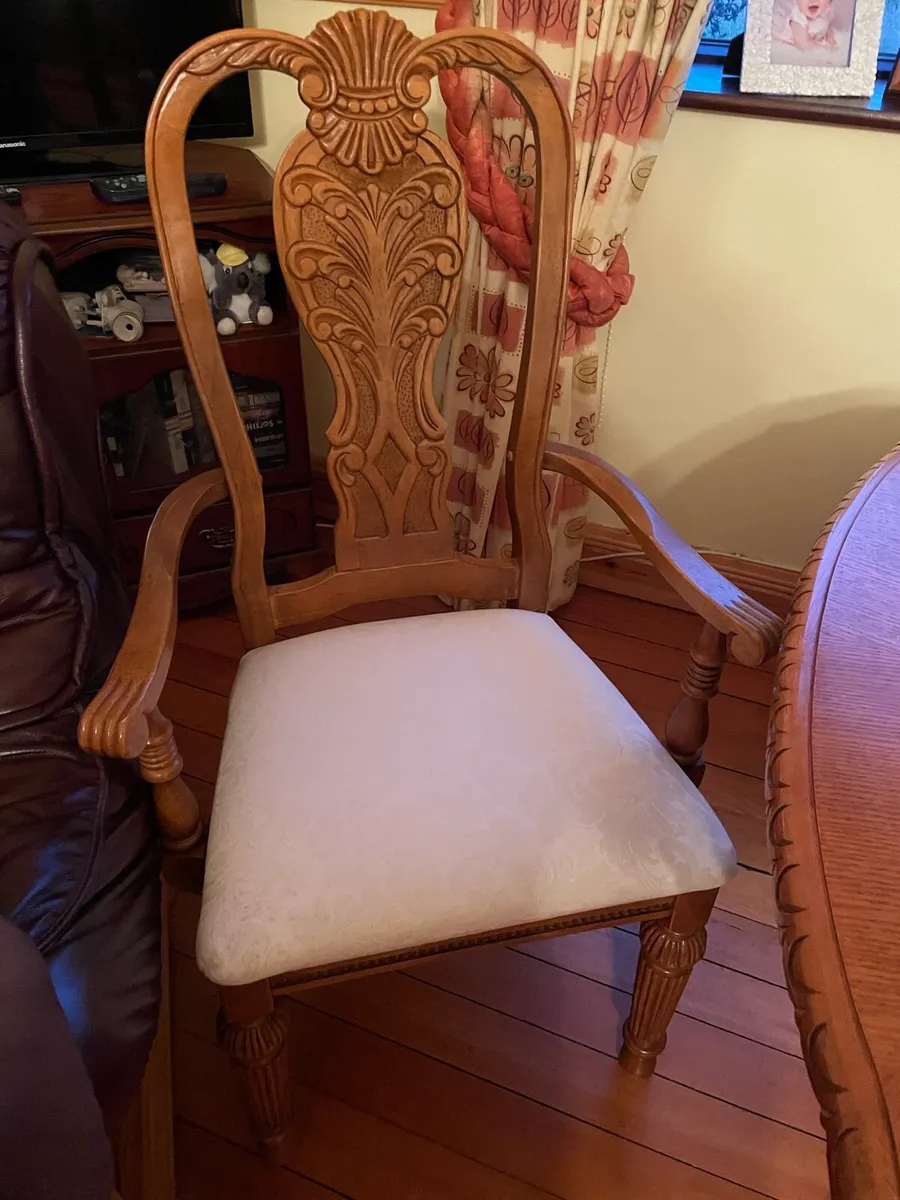 Table and Chairs - Image 3