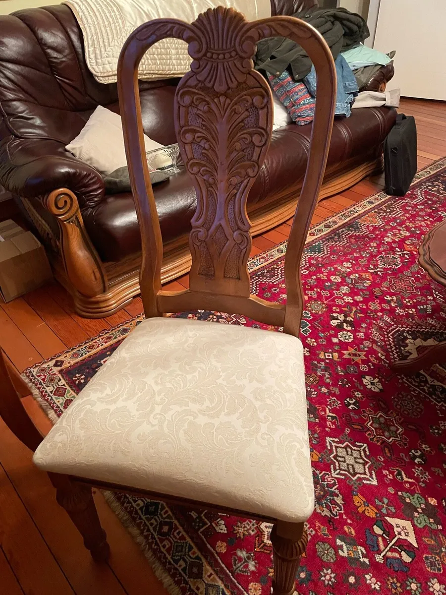 Table and Chairs - Image 4