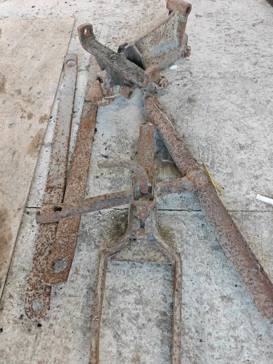 Pick up hitch Mf 165 135 168 178 - Image 3