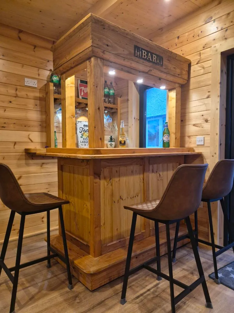 Rustic home bar - Image 1