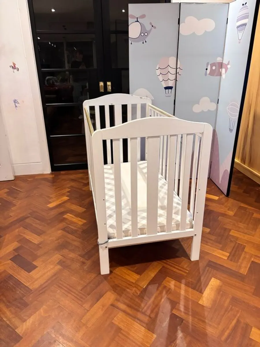White Cot - Image 1