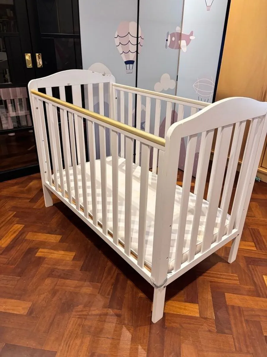 White Cot - Image 2