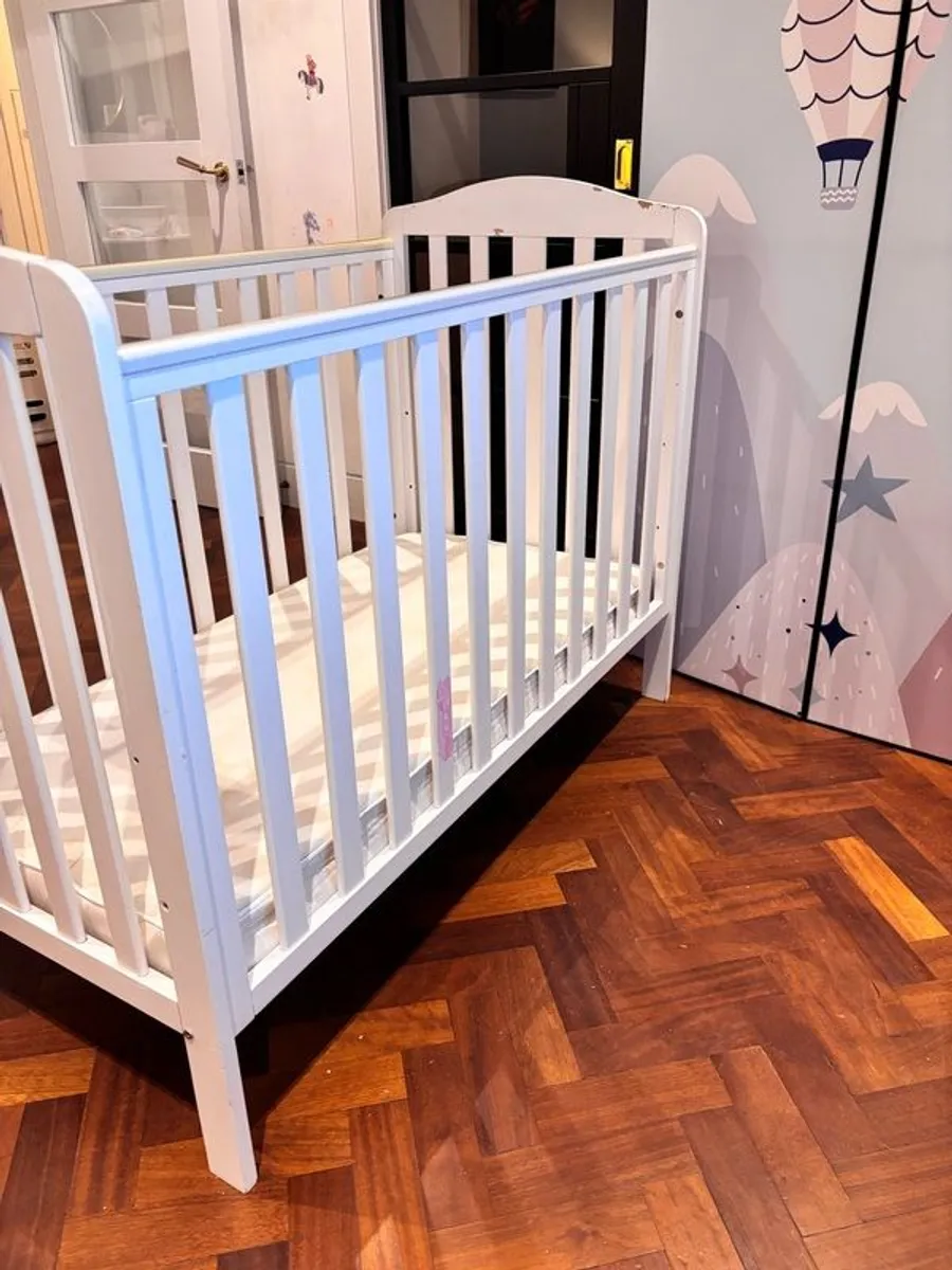 White Cot - Image 3