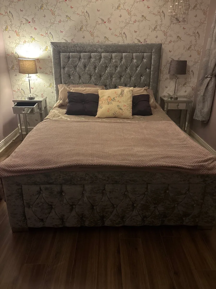 Bedroom furniture - Image 1