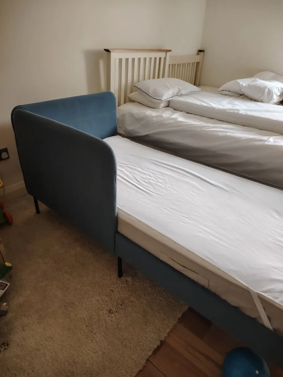 Single bed - Image 1