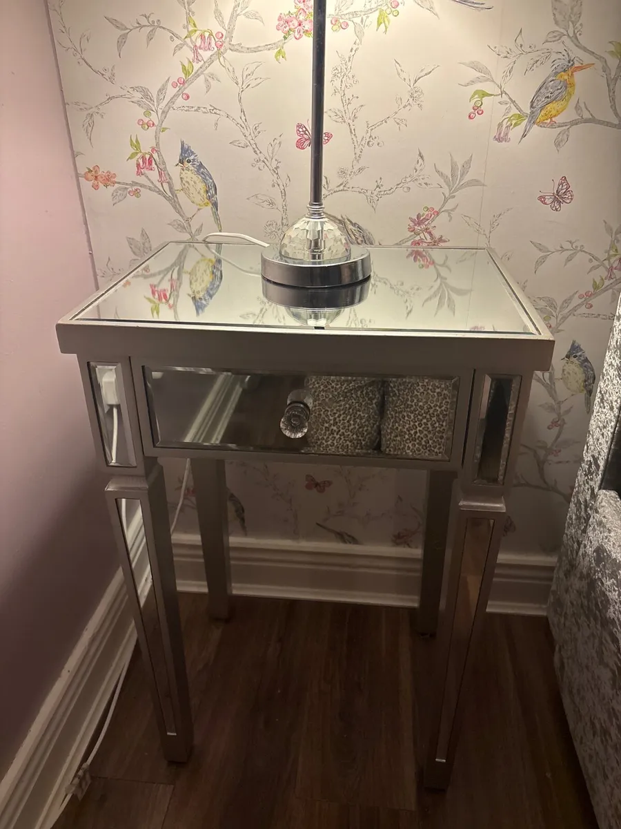 Bedroom furniture - Image 2