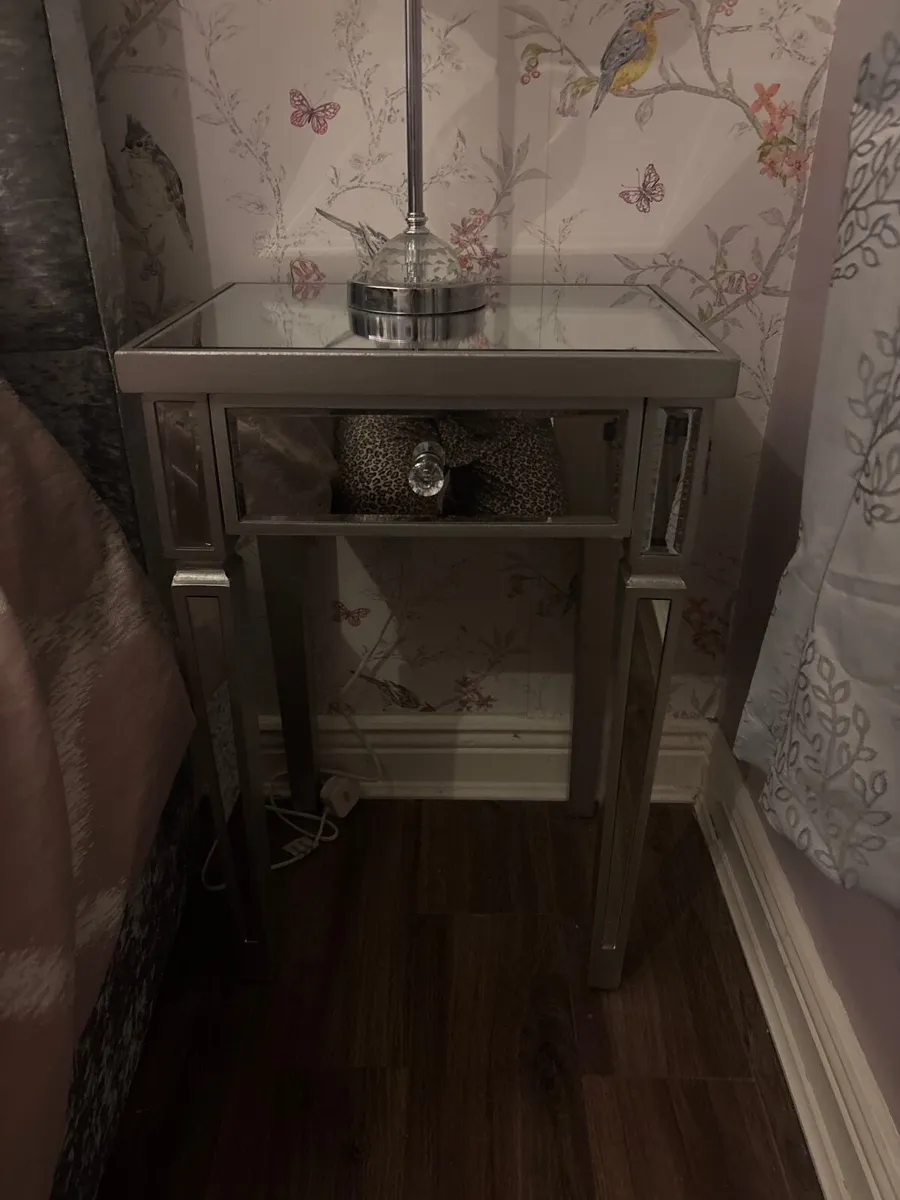 Bedroom furniture - Image 4