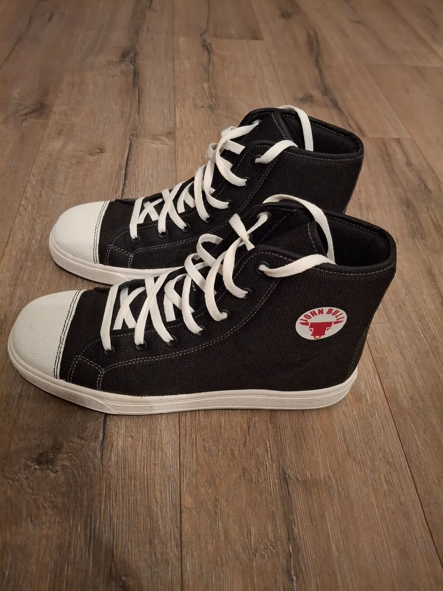 Work boots - Image 1