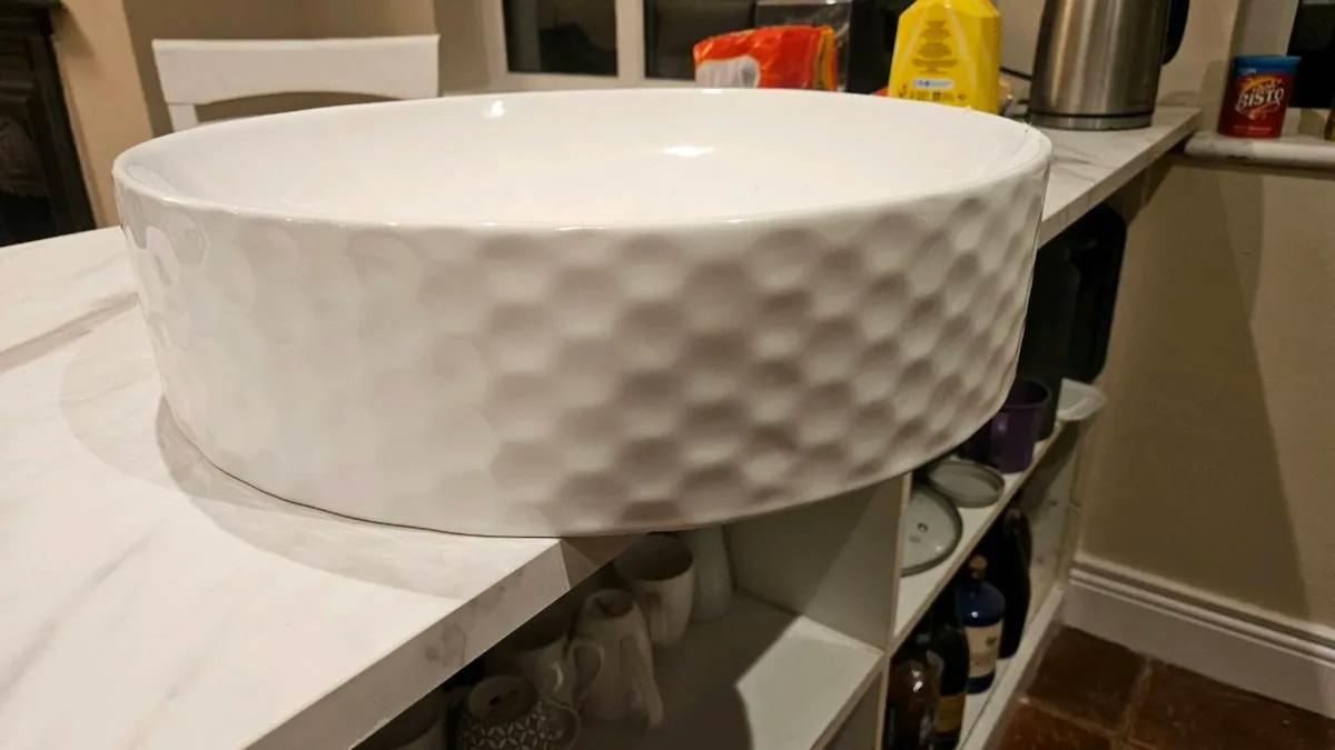 Brand new Basin and tap - Image 1