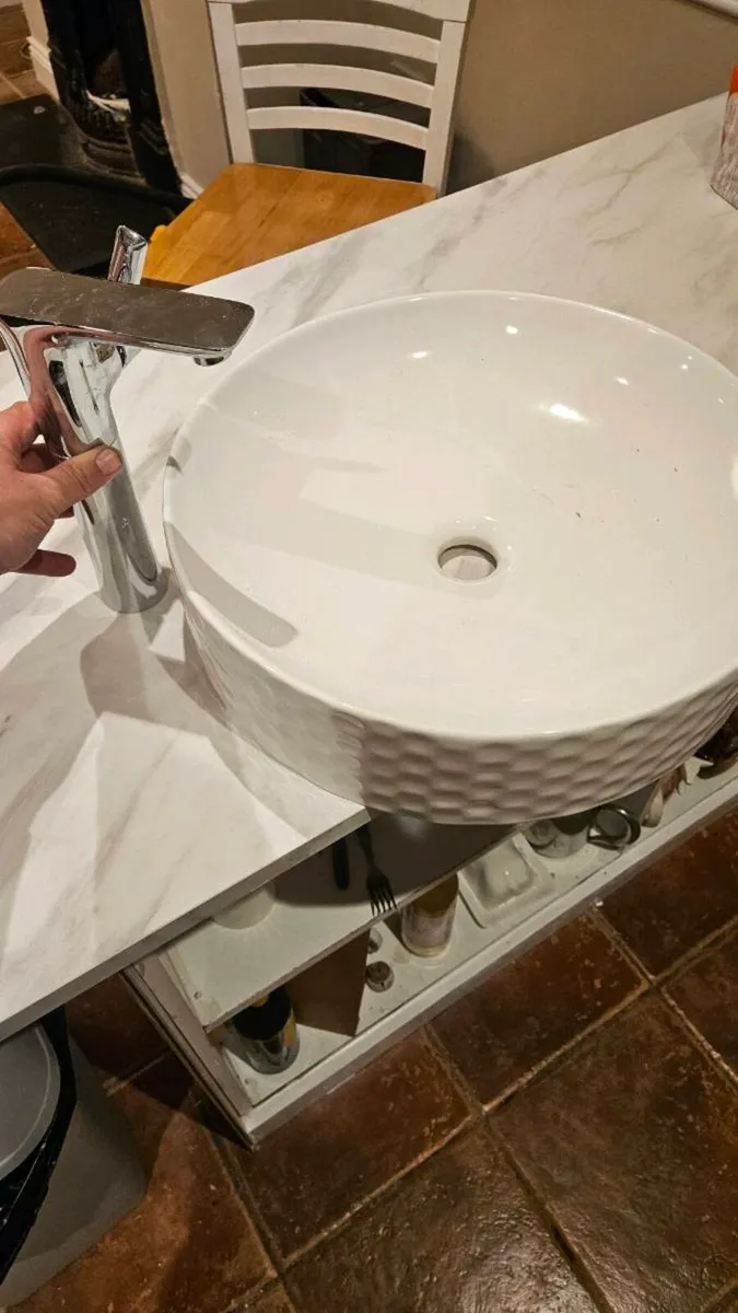 Brand new Basin and tap - Image 4