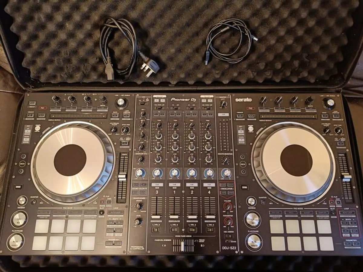 Pioneer DDJ SZ2 - Image 1