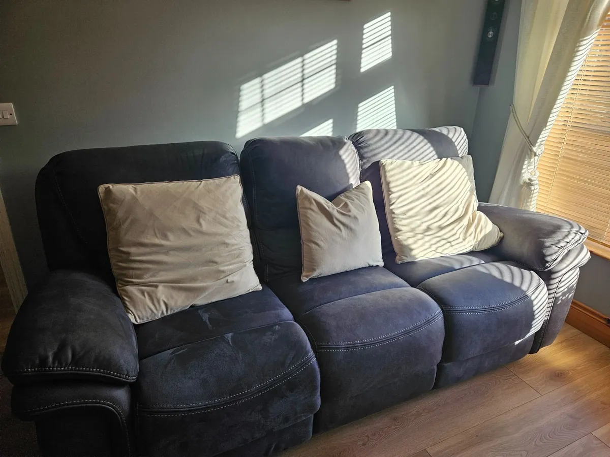 Suite of furniture - Image 2