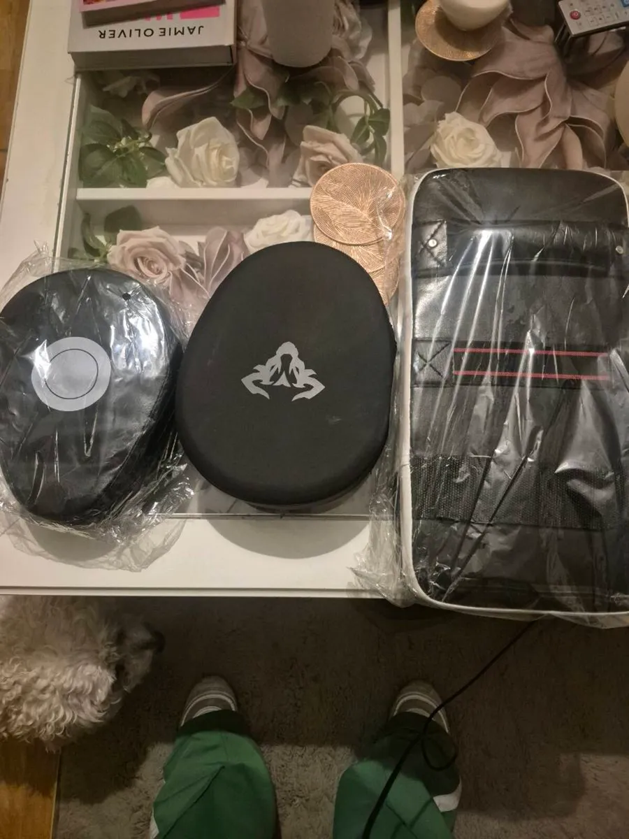 Boxing pads brand new - Image 1