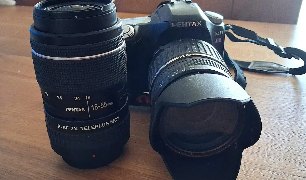 PENTAX DIGITAL SLR DL2 + LENSES + TRIPOD - Image 1