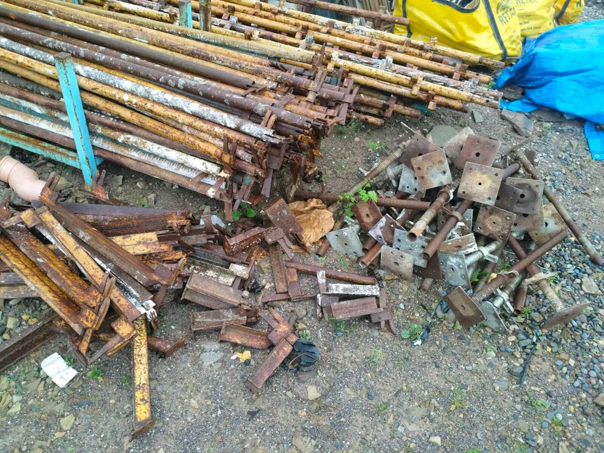Scaffolding + planks - Image 4
