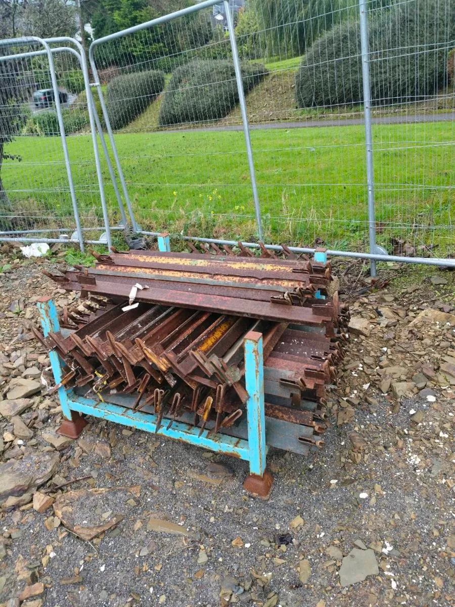 Scaffolding + planks - Image 1