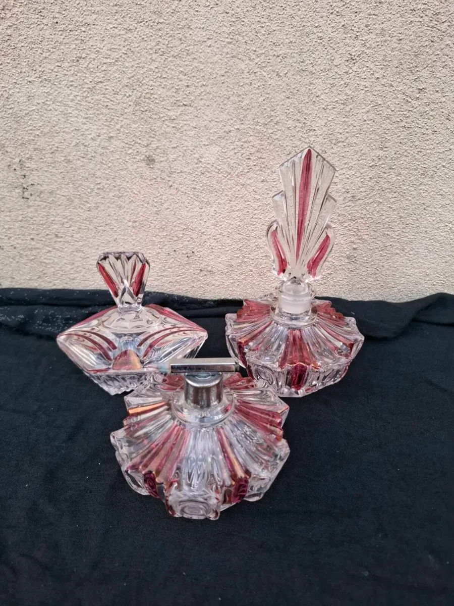 Red vintage perfume set - Image 1