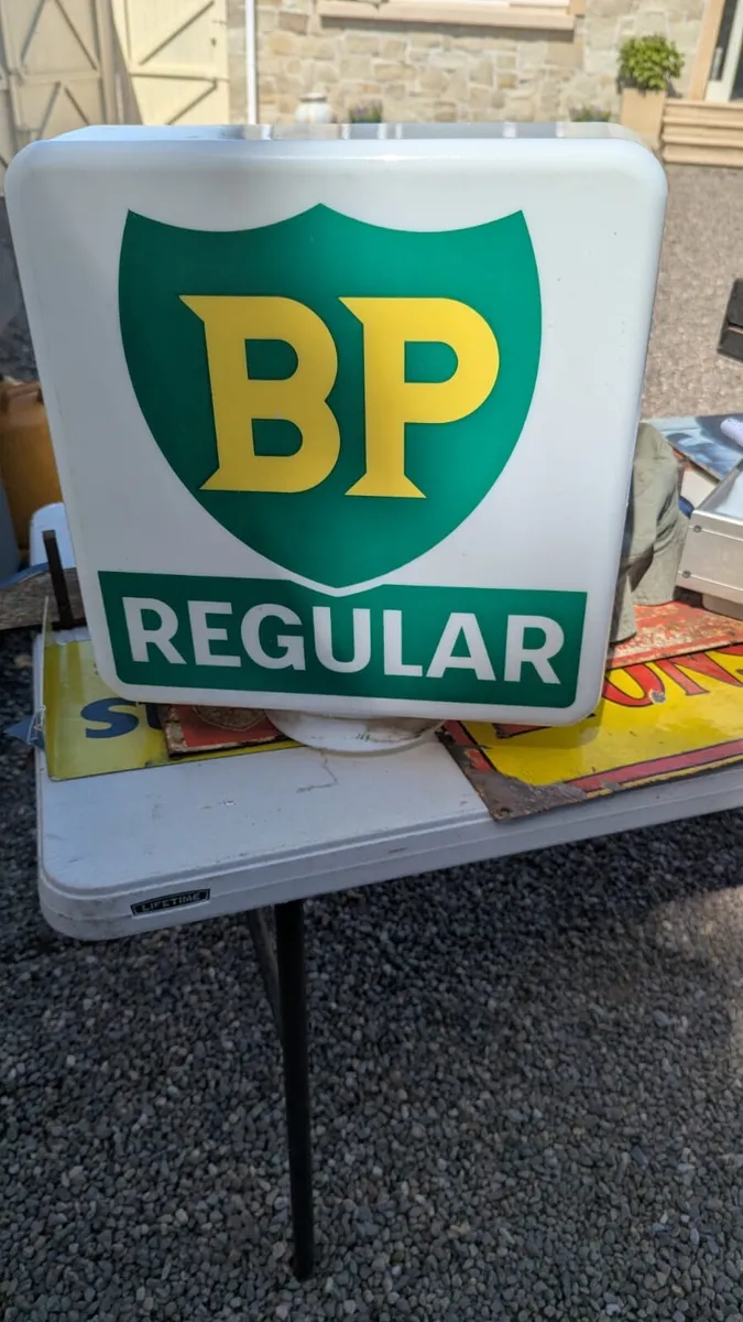 Wanted Petrol pumps Globes Enamel signs - Image 3
