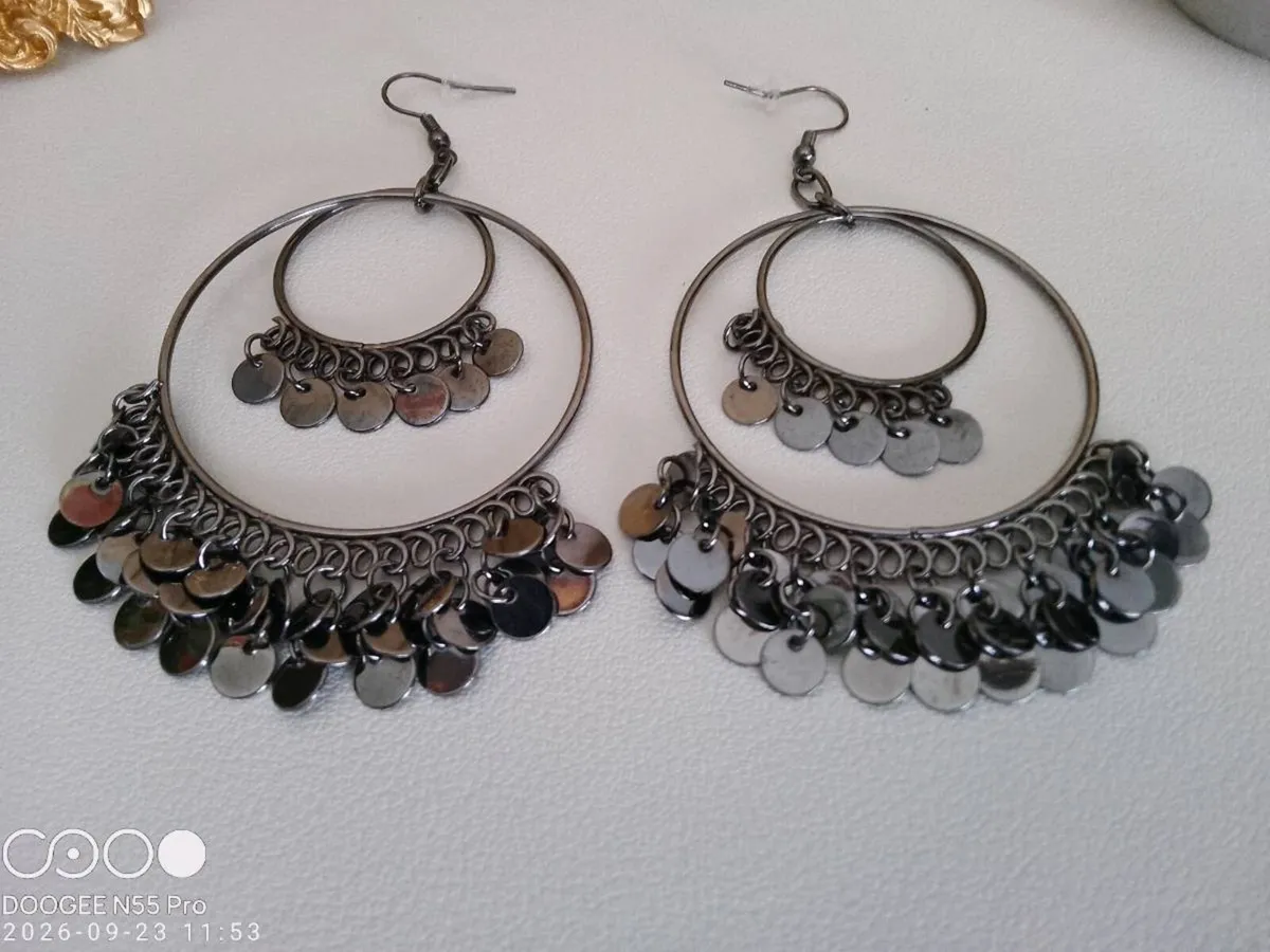 Women's Vintage Drop Style Earrings - Image 2