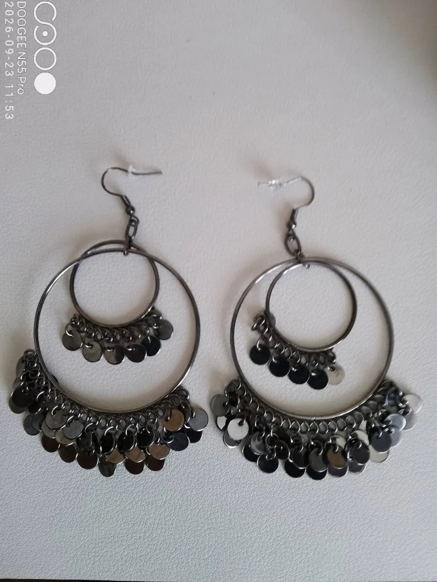 Women's Vintage Drop Style Earrings - Image 3