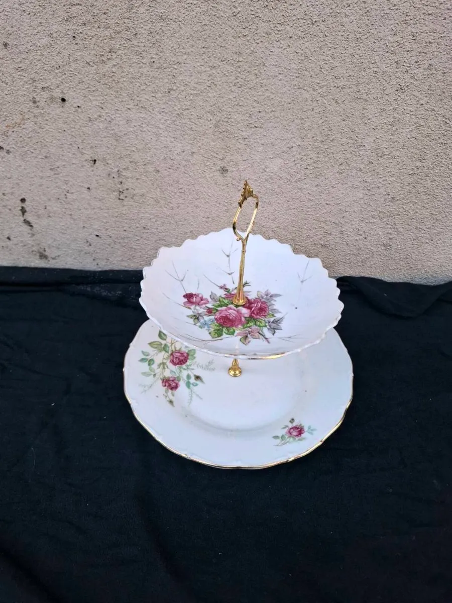 Pink rose cake stand postage possible - Image 1