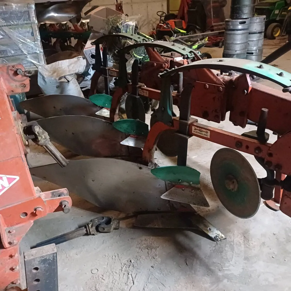 Kverneland 3 furrow vari width plough - Image 1