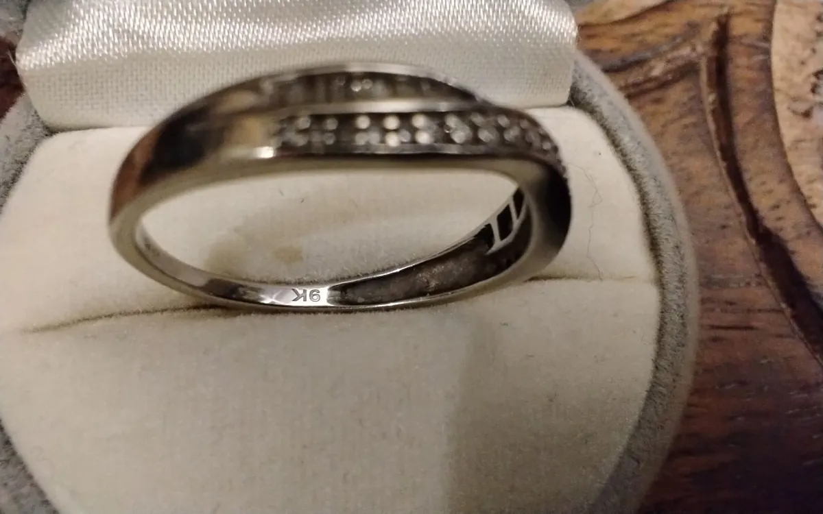 9ct gold diamond 0.35ct twist ring size O - Image 2