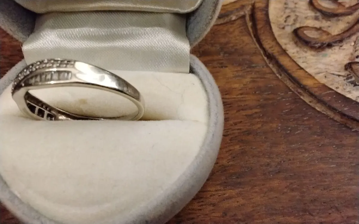 9ct gold diamond 0.35ct twist ring size O - Image 3