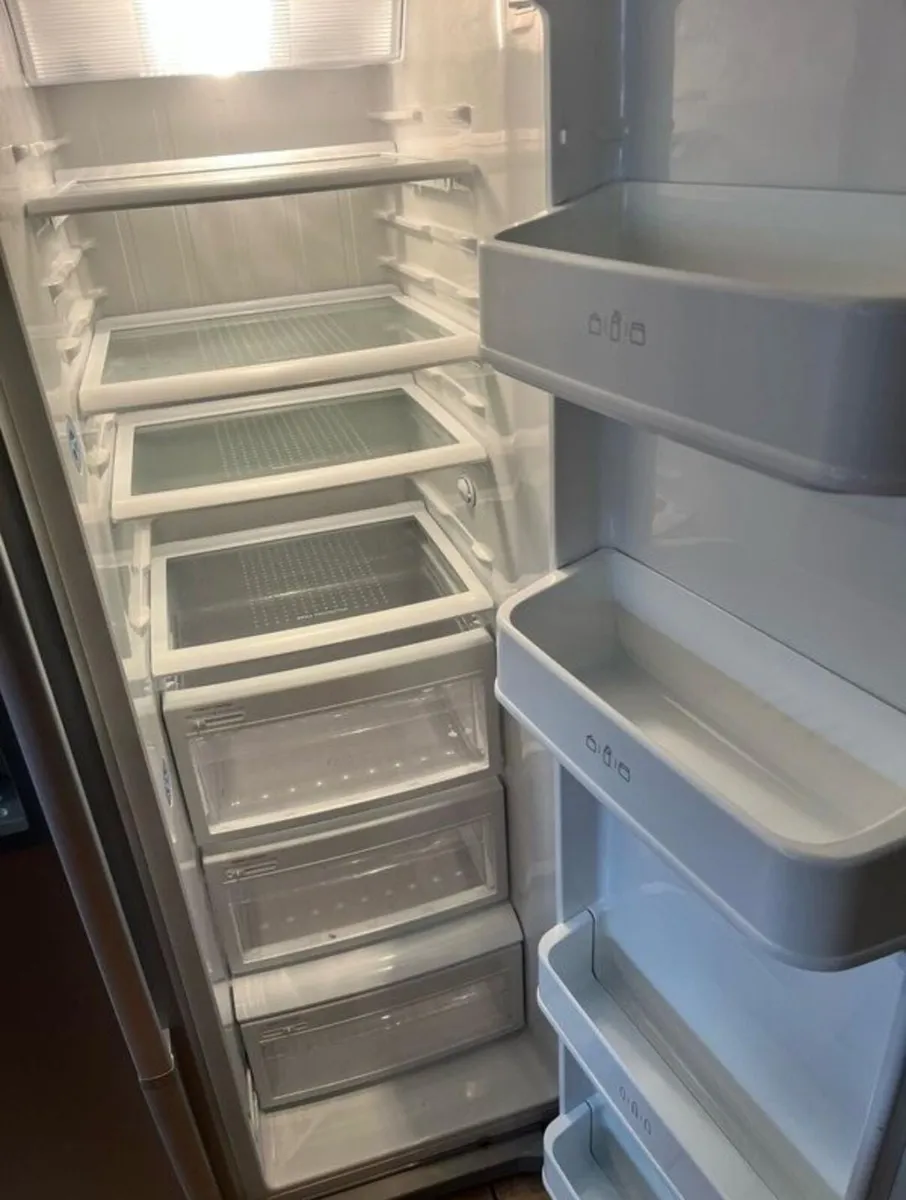 LG American Style Fridge Freezer - Image 2