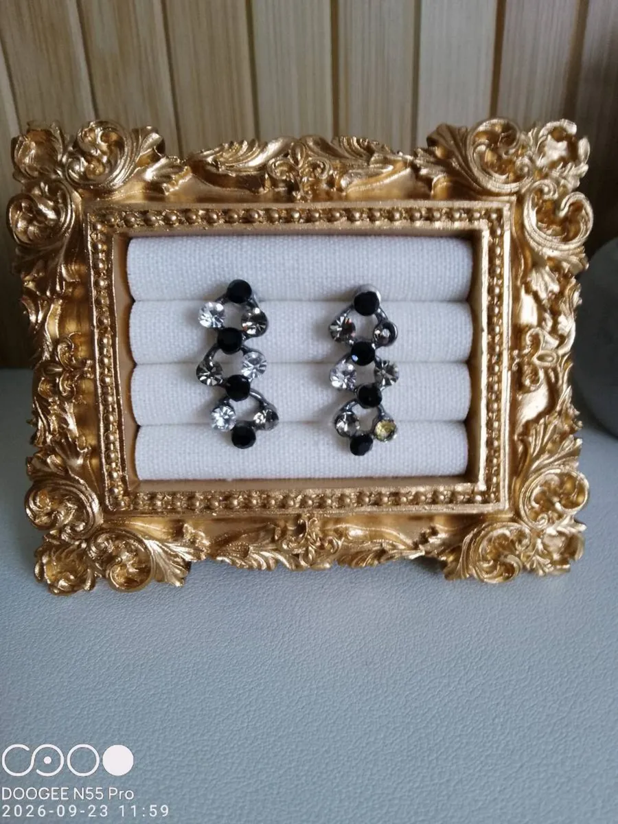 Women's Vintage Drop Style Earrings - Image 1