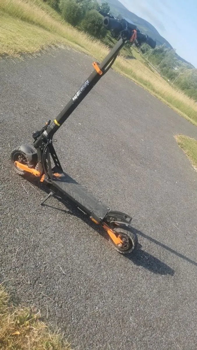 Electric scooter - Image 2