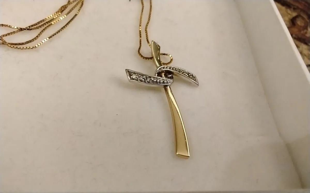 9ct gold & platinum diamond ribbon cross pendant - Image 1