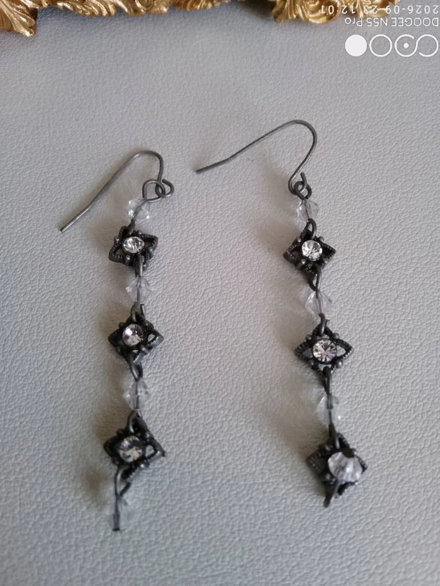 Women's Vintage Drop Style Earrings - Image 2