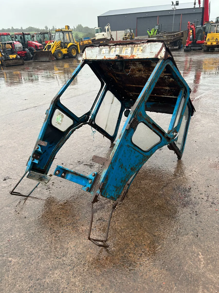 Ford 4000 / 4600 Safety Cab - Image 3