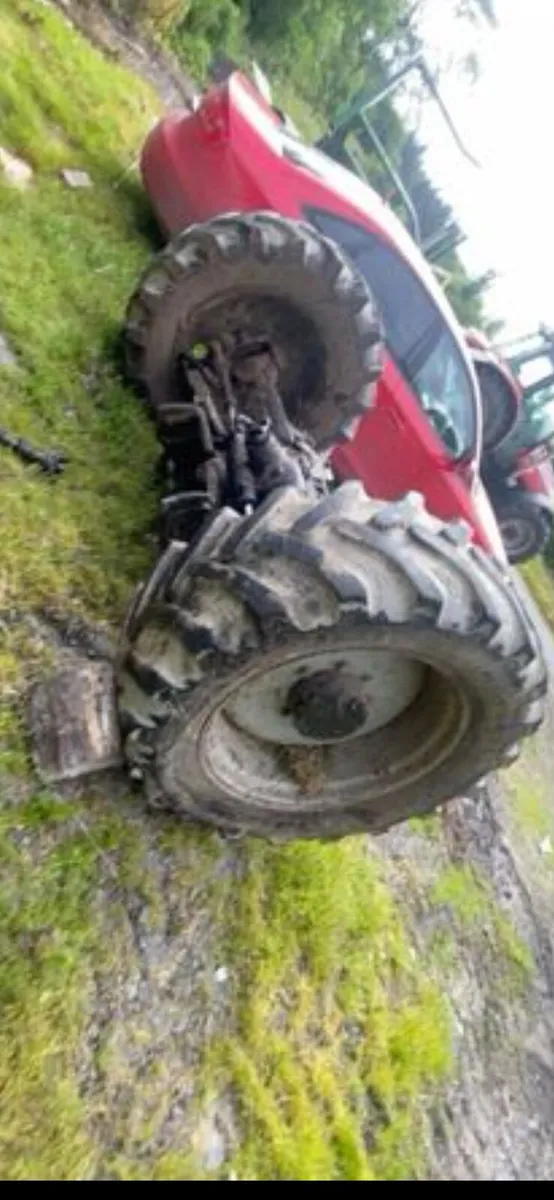 Crashed tractor - Image 4