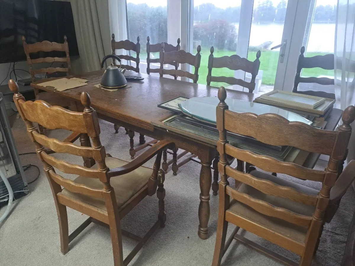 Table and 8 chairs - Image 2