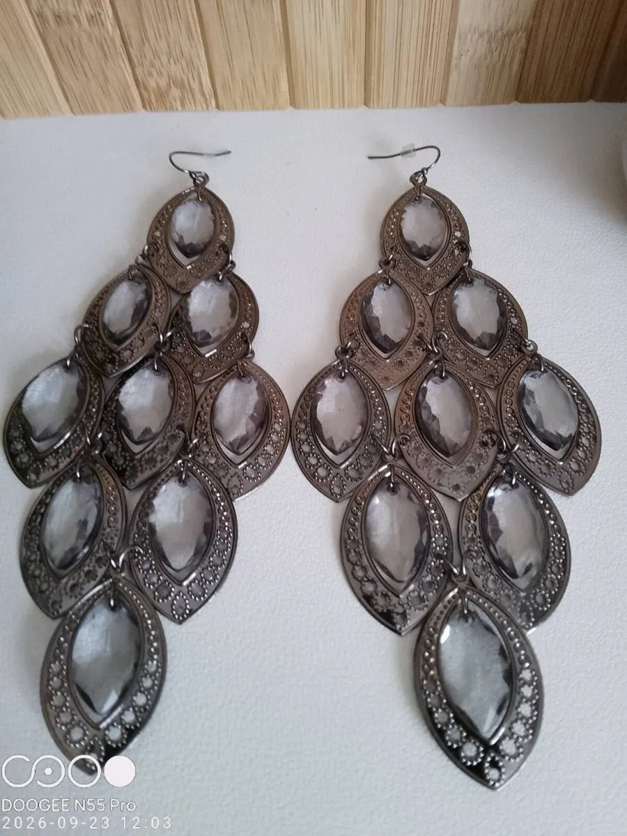 Women's Vintage Drop Style Earrings - Image 2