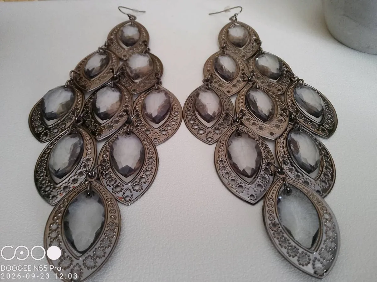 Women's Vintage Drop Style Earrings - Image 3