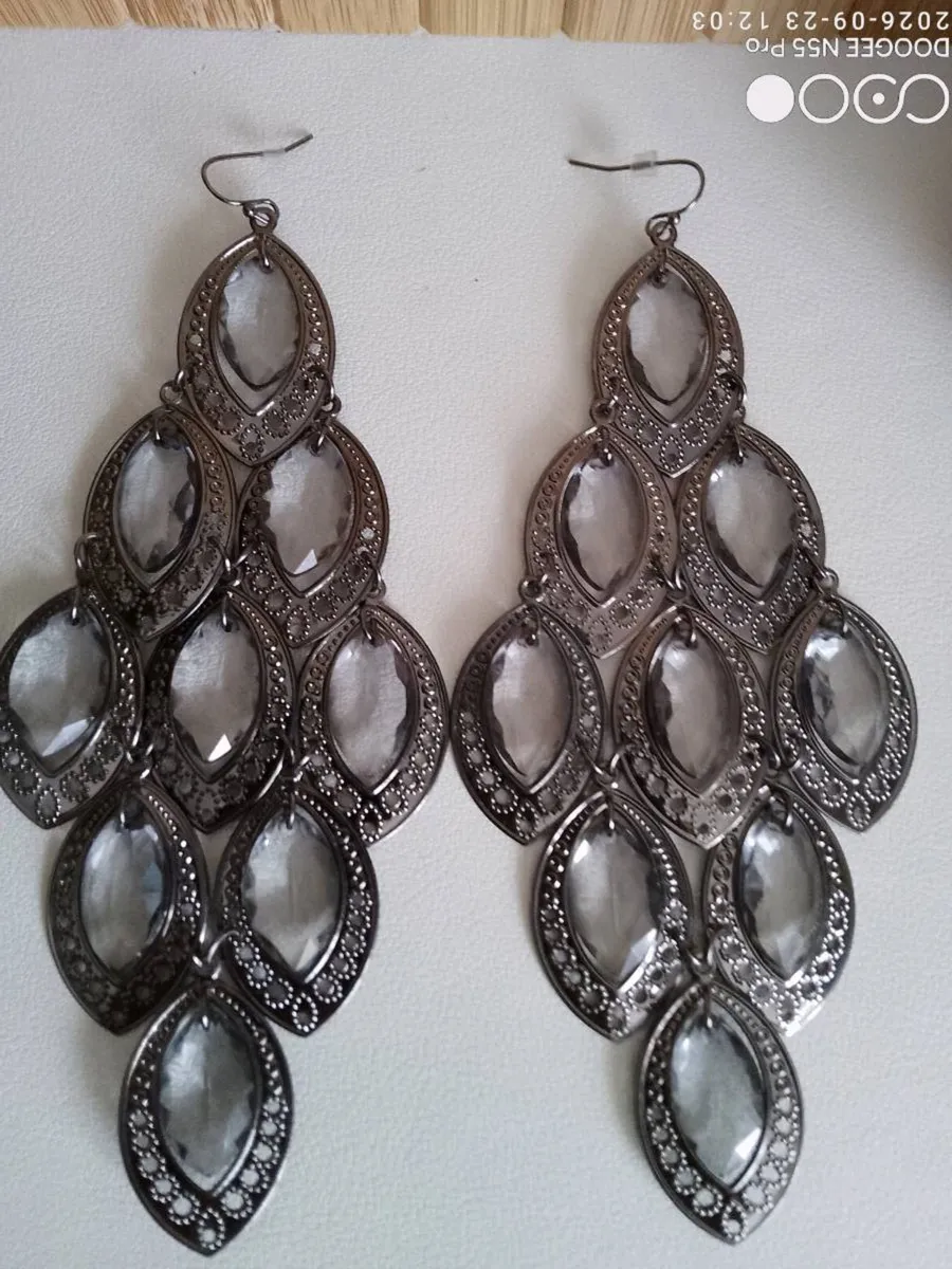 Women's Vintage Drop Style Earrings - Image 1