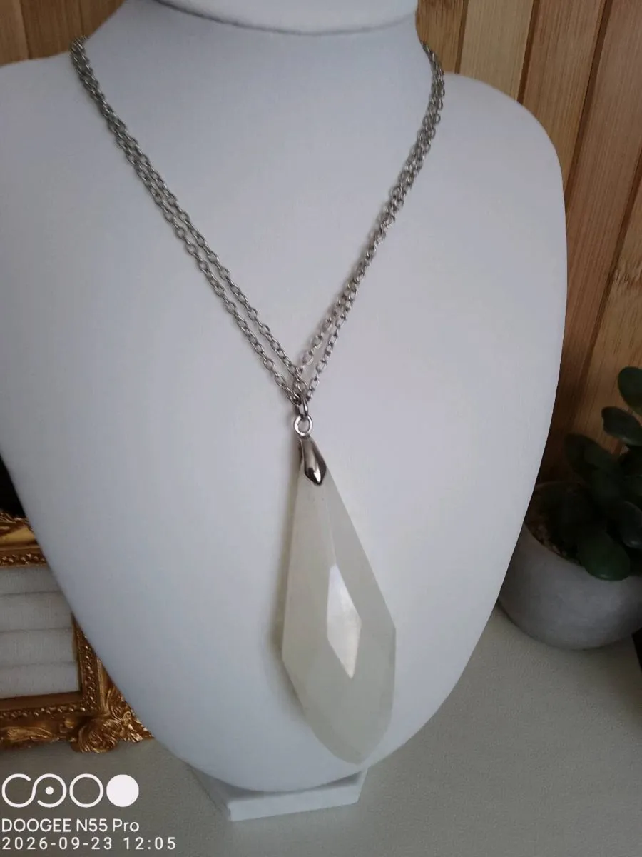 Women's Vintage Drop Style Necklace - Image 4