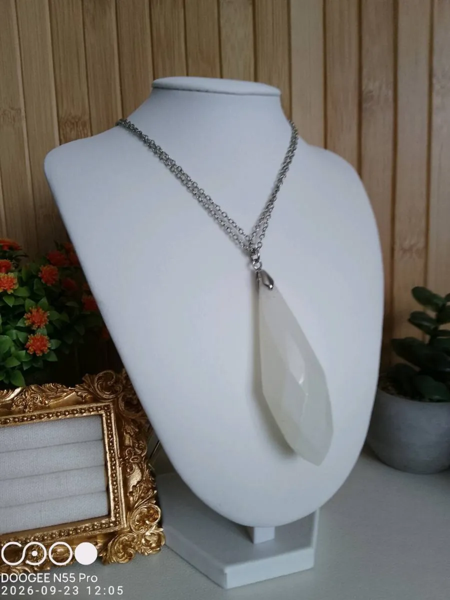 Women's Vintage Drop Style Necklace - Image 1