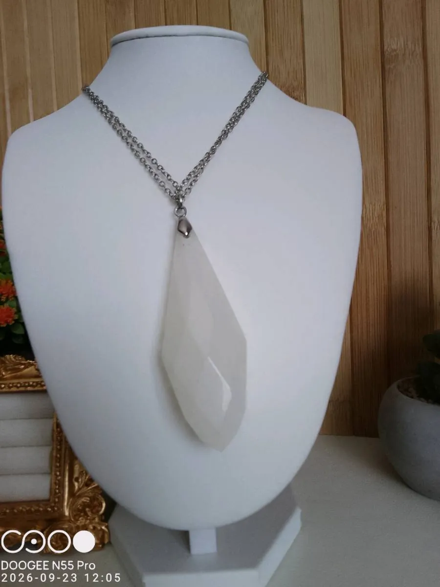 Women's Vintage Drop Style Necklace - Image 2