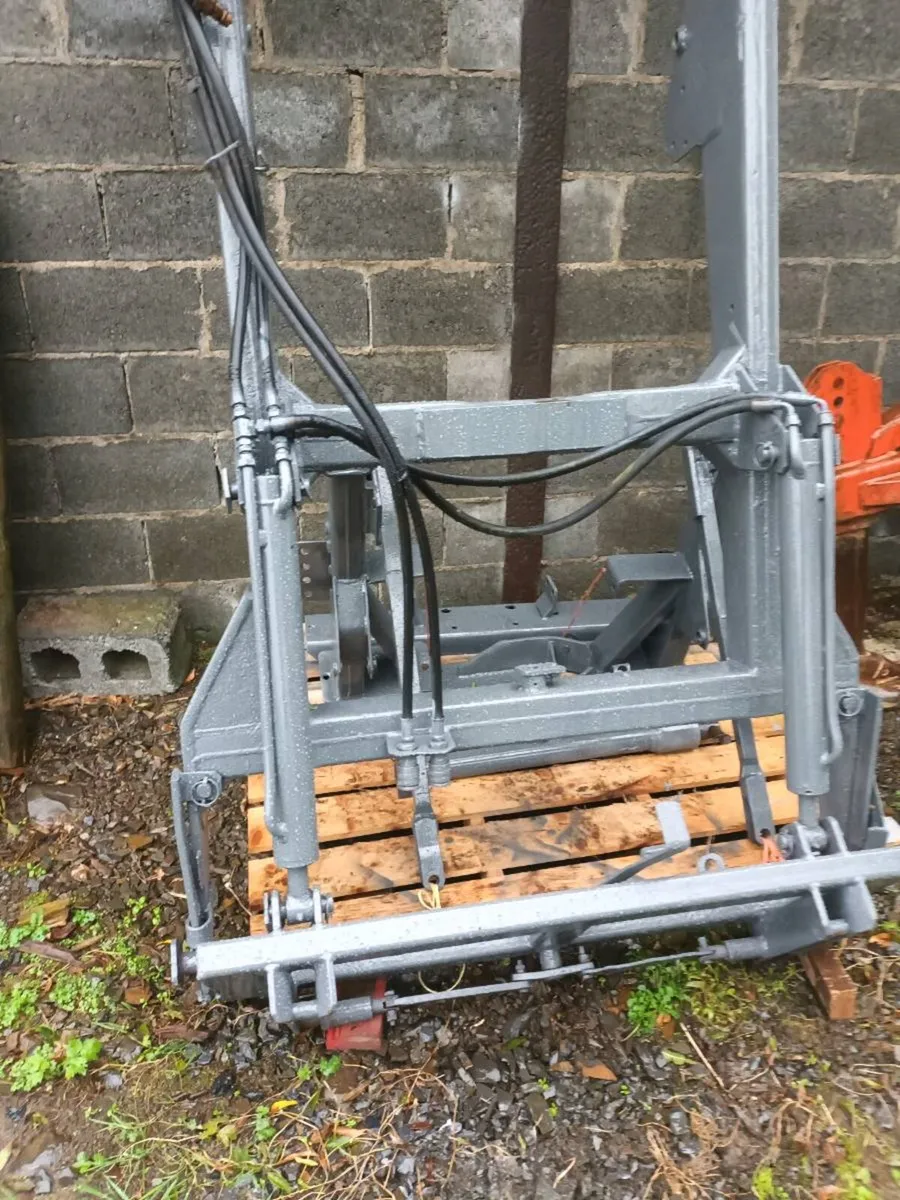 Massey ferguson front loader - Image 1