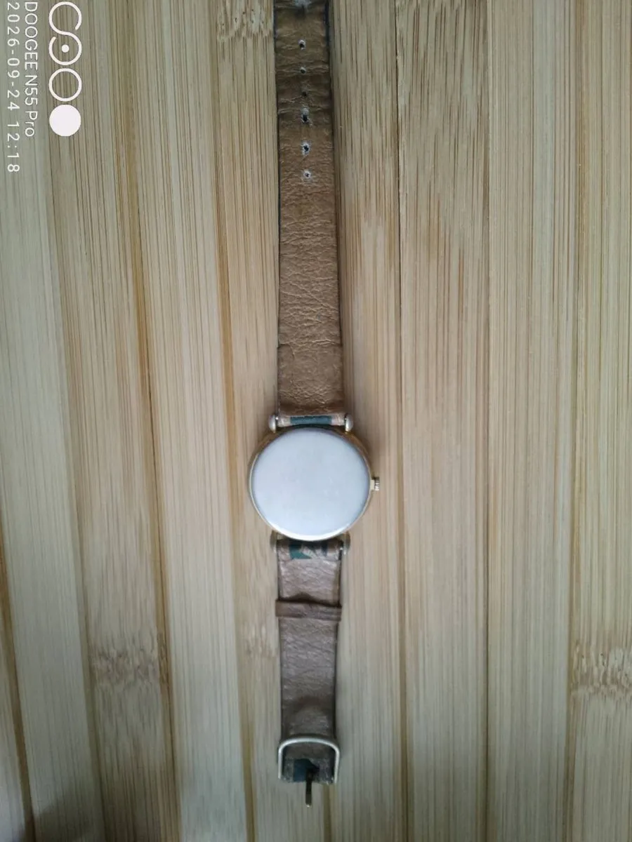 Women's Vintage Watch - Image 3