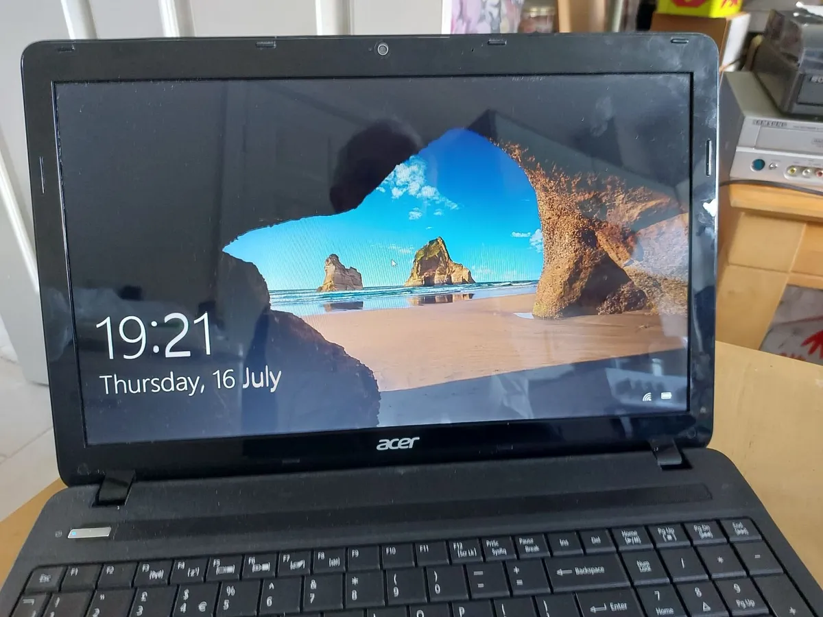 ACER Aspire Laptop E1-571, 4GB Ram, 500GB HDD - Image 2