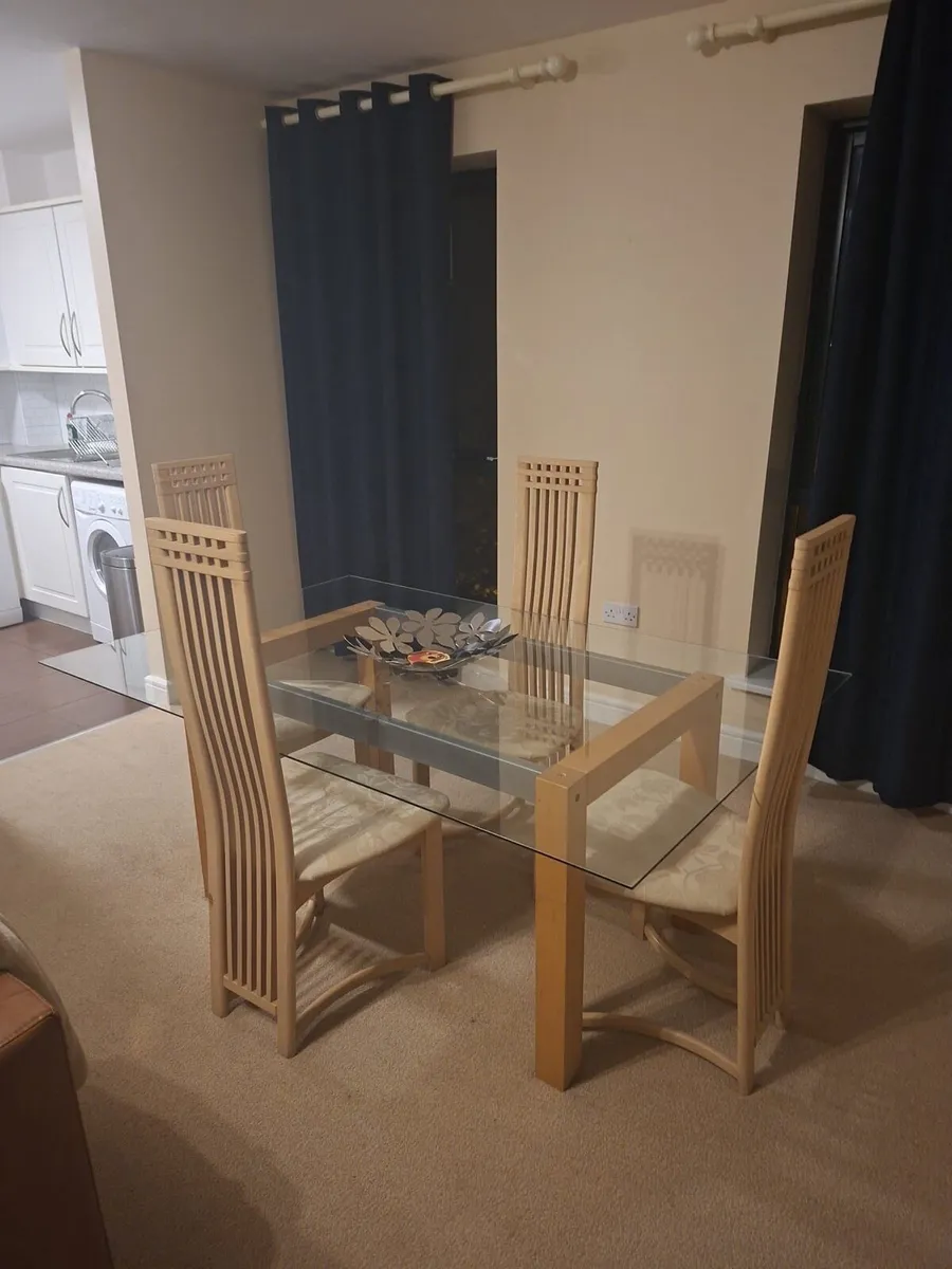 Table and 4 chairs - Image 3