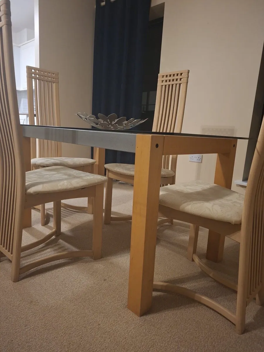 Table and 4 chairs - Image 4