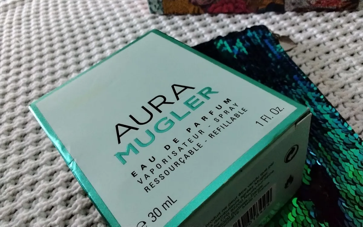 Mugler Aura edp 30ml with cosmetics bag new unused - Image 3