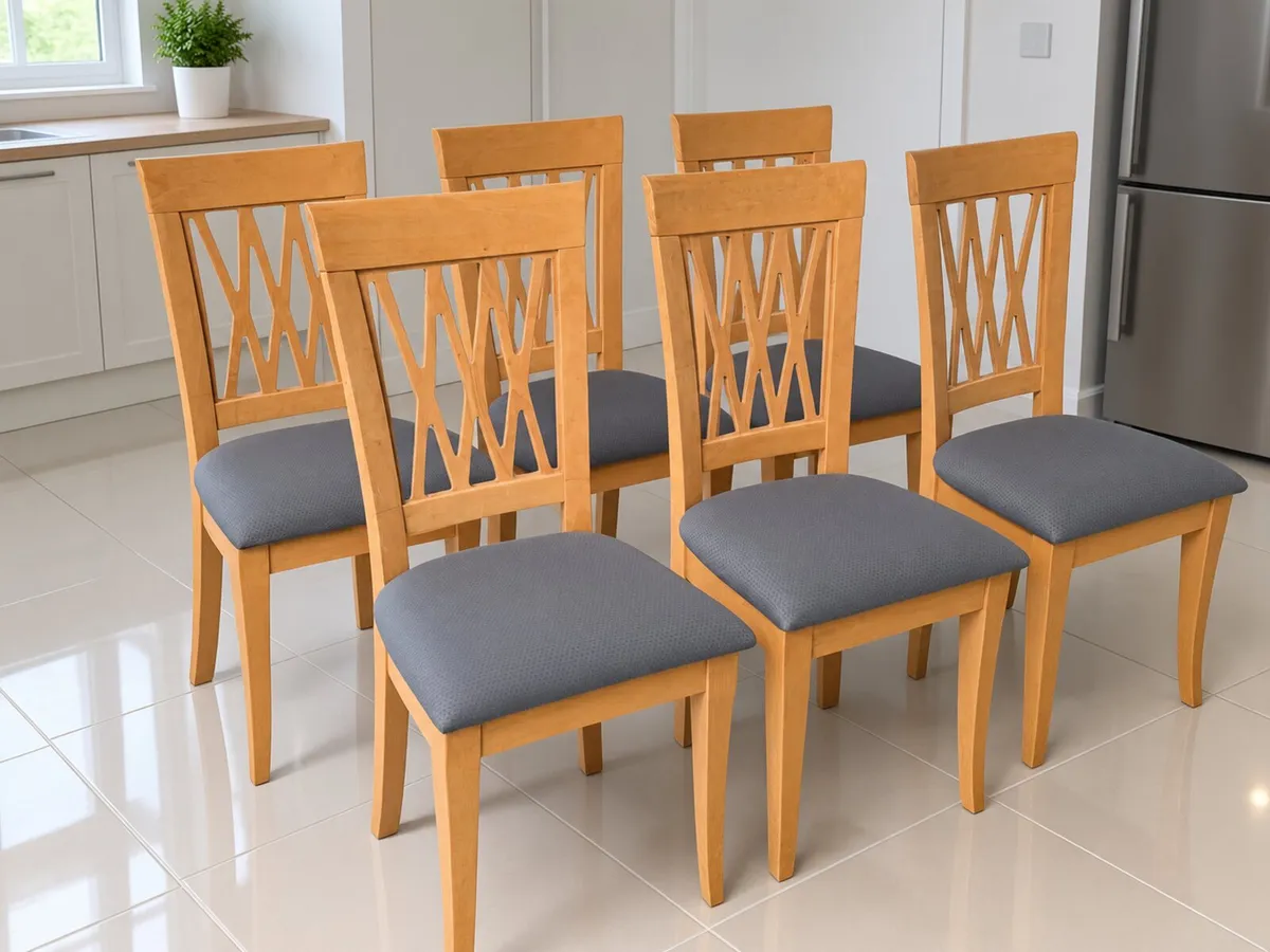 Table and 6 oak dining chairs - Image 2